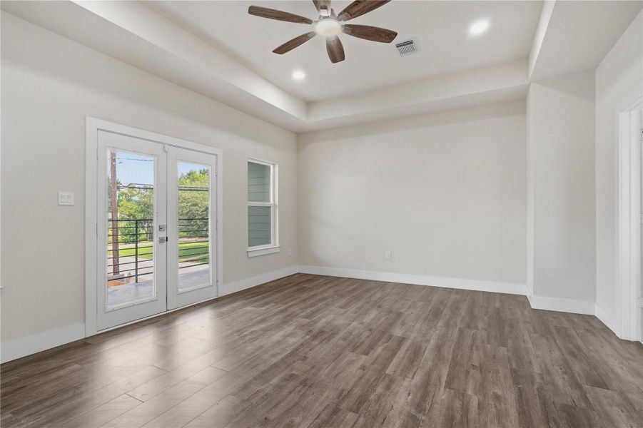 Spacious, unfurnished interior of a new home in , Houston (Image 40).