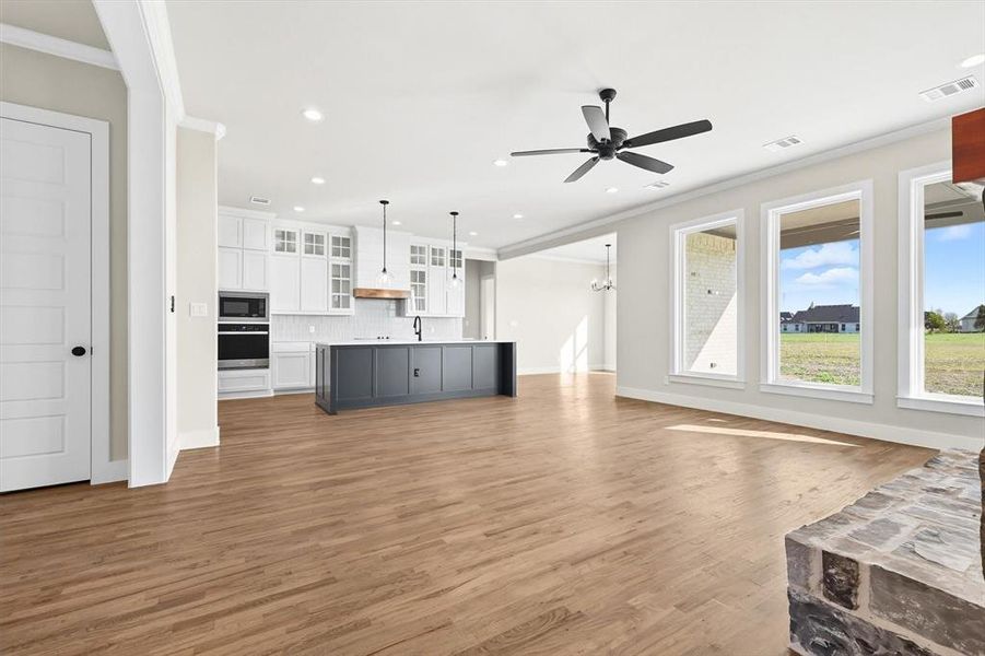 Spacious, unfurnished interior of a new home in , Venus (Image 32). Spacious, unfurnished interior of a new home in , Venus (Image 32).