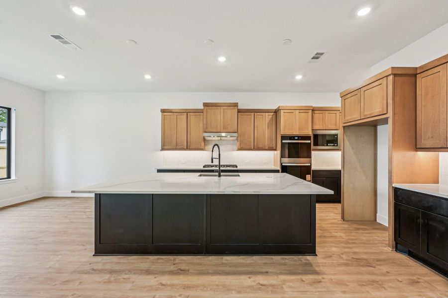 Furnished interior view inside a new home in Evergreen 60', Conroe (Image 17).