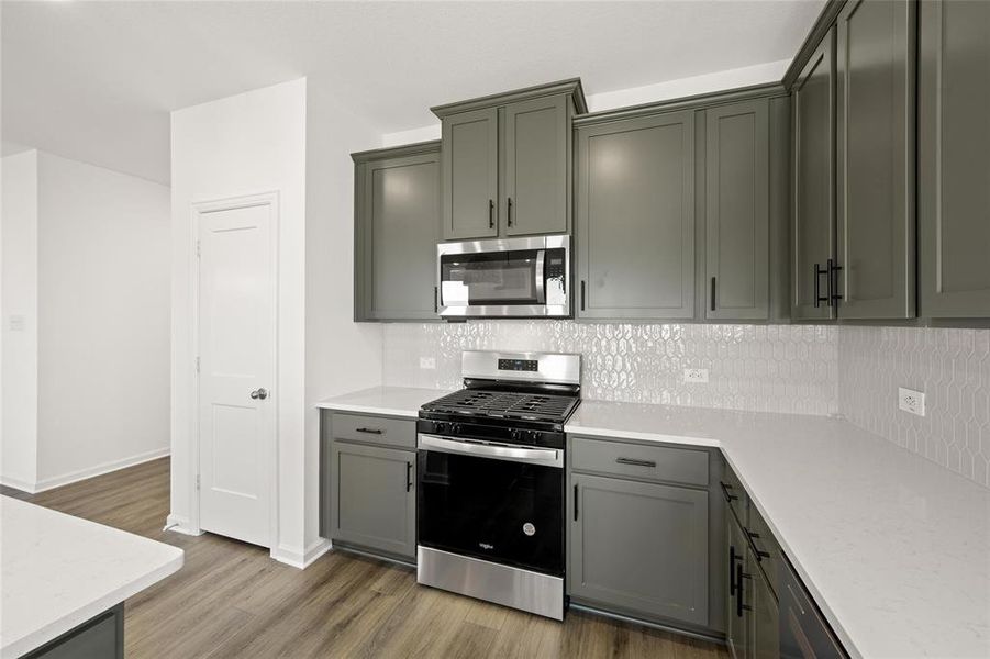 8204 Korat Vista Kitchen4