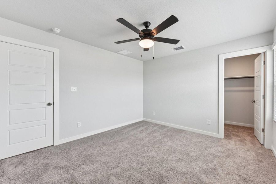 Spacious, unfurnished interior of a new home in Stallion Run, Buda (Image 33).