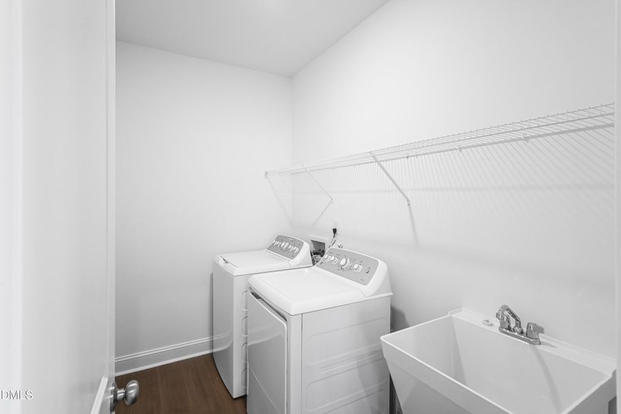 SUN_Stoneriver_Pic_EastmanIII_Laundry_1o