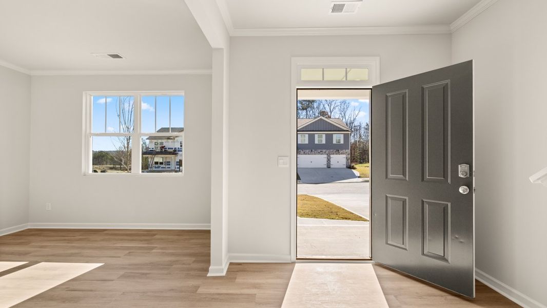 Representative unfurnished interior of a home built from the Halton by D.R. Horton in Northwoods at Mirror Lake, Villa Rica (Image 16).