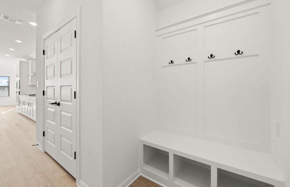 Spacious, unfurnished interior of a new home in Saddleback at Santa Rita Ranch, Liberty Hill (Image 30).