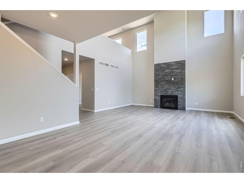Spacious, unfurnished interior of a new home in Farmstead, Berthoud (Image 37).