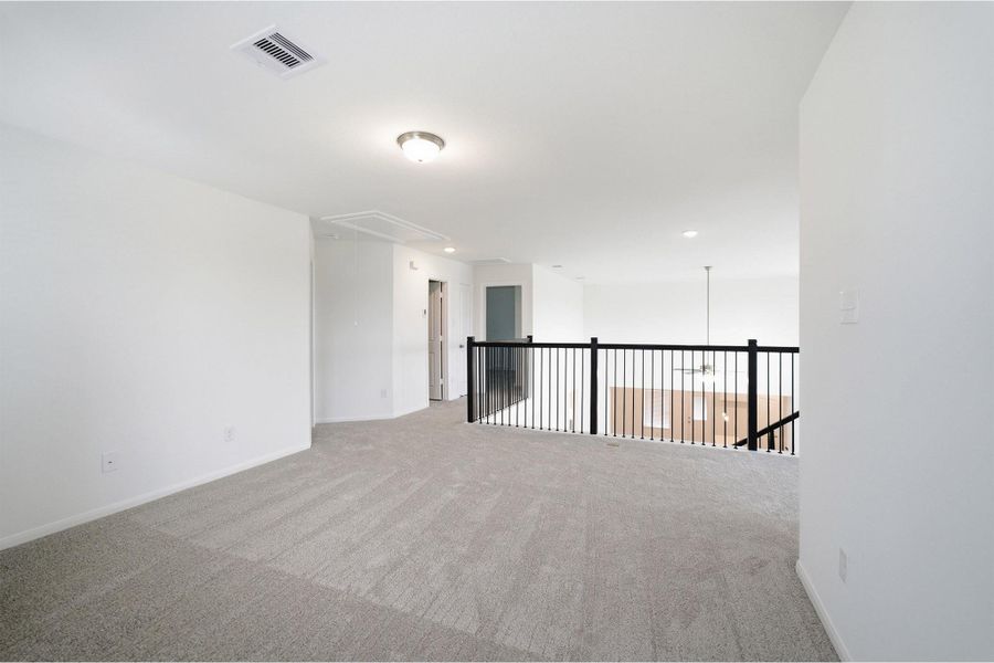 Spacious, unfurnished interior of a new home in Pearlbrook, Texas City (Image 6).