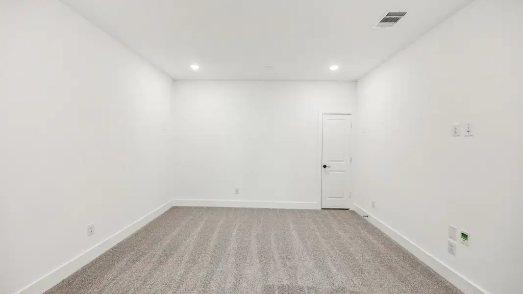 Spacious, unfurnished interior of a new home in Painted Tree 50' Series, McKinney (Image 19).