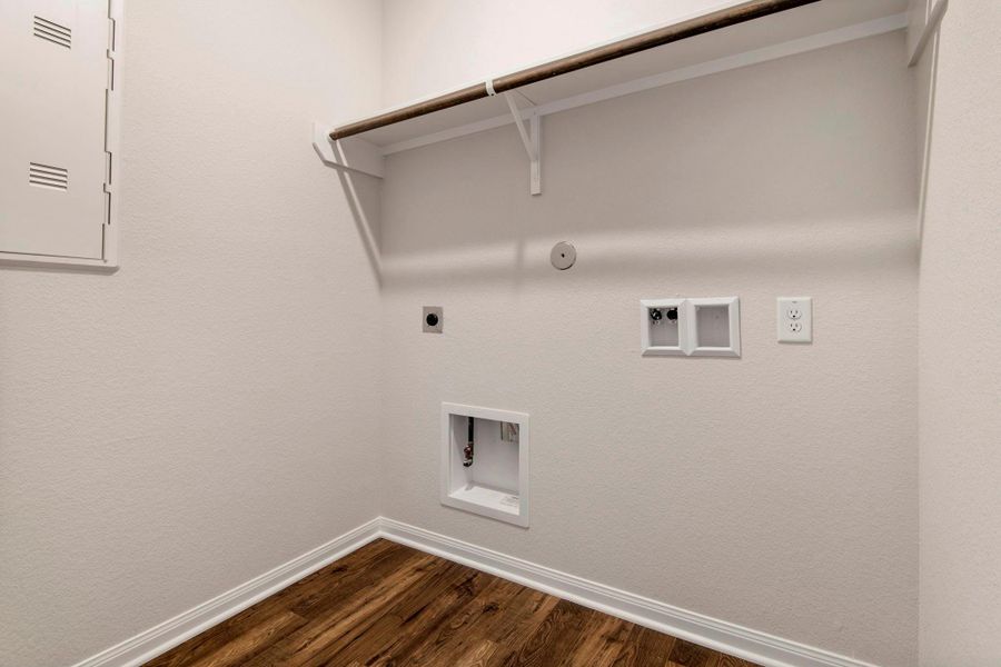Spacious, unfurnished interior of a new home in Trails at Cochran Ranch, Waller (Image 13).