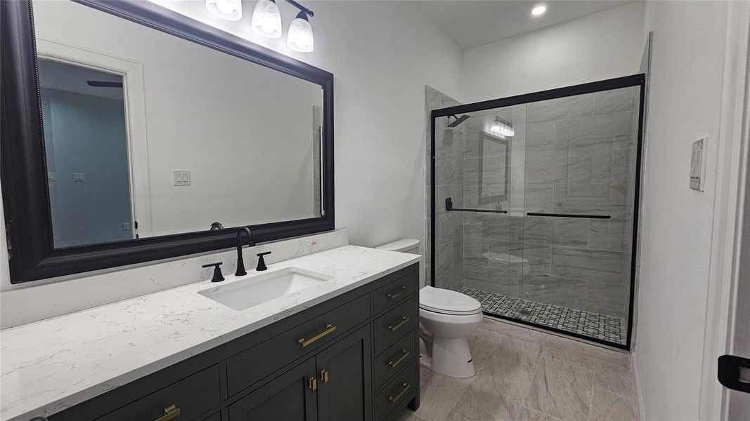 Primery bathroom