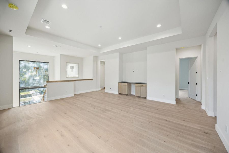 Spacious, unfurnished interior of a new home in , Houston (Image 22).