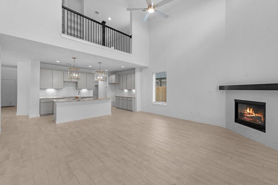 Spacious, unfurnished interior of a new home in Grand Mason Crossing, Katy (Image 14).
