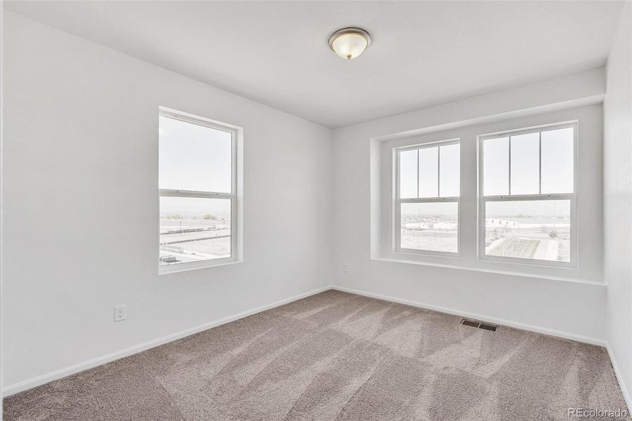 Spacious, unfurnished interior of a new home in Turnberry, Commerce City (Image 23).