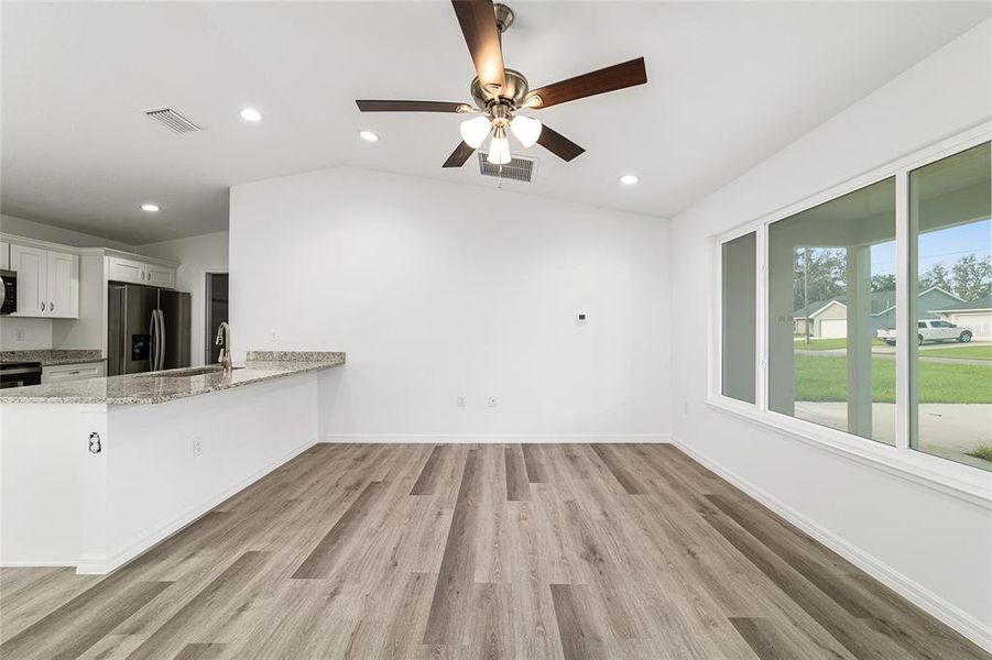 Spacious, unfurnished interior of a new home in , Silver Springs (Image 41).