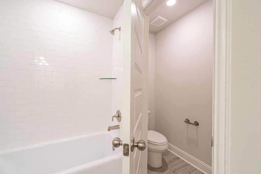 Furnished interior view inside a new home in Stonebrooke, Conroe (Image 7).