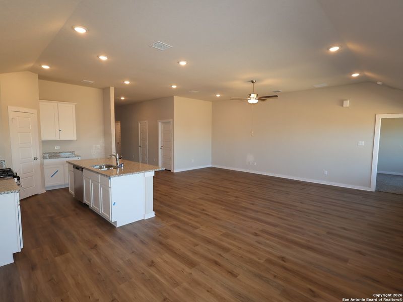 Spacious, unfurnished interior of a new home in Winding Brook, San Antonio (Image 31).