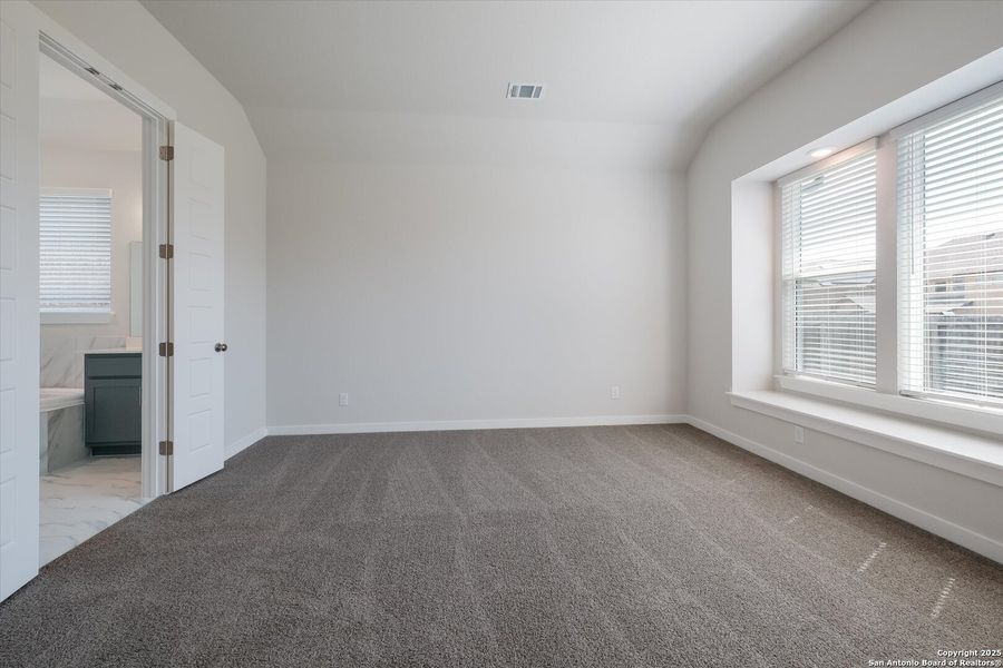Spacious, unfurnished interior of a new home in Foxbrook, Cibolo (Image 10). Spacious, unfurnished interior of a new home in Foxbrook, Cibolo (Image 10).