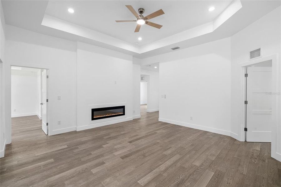 Spacious, unfurnished interior of a new home in , Rotonda West (Image 29).