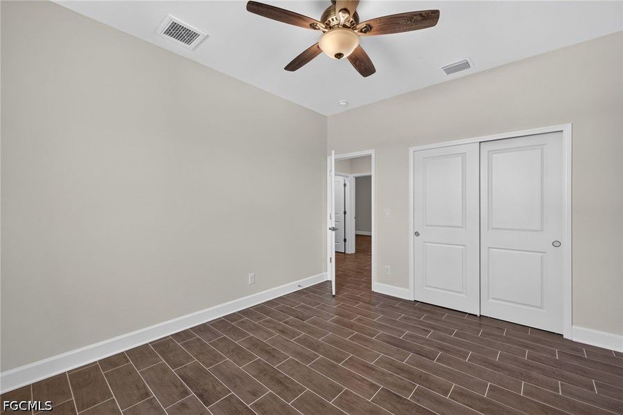 Spacious, unfurnished interior of a new home in Cape Coral, Cape Coral (Image 26).