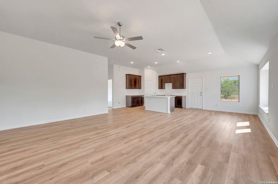 Spacious, unfurnished interior of a new home in Chaparral Ranch, Floresville (Image 25).