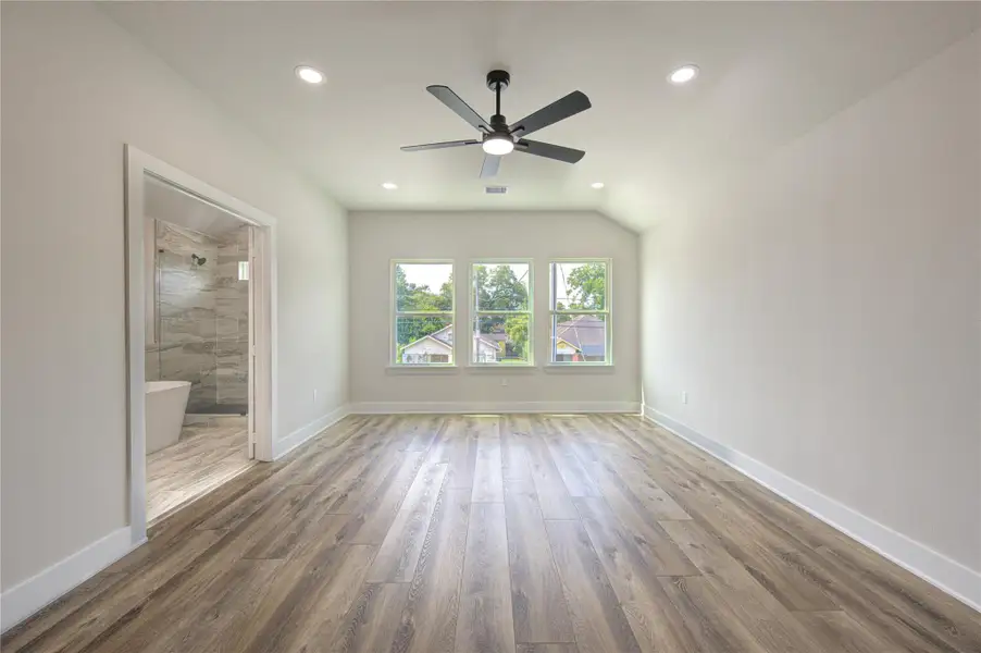 Spacious, unfurnished interior of a new home in , Houston (Image 11).
