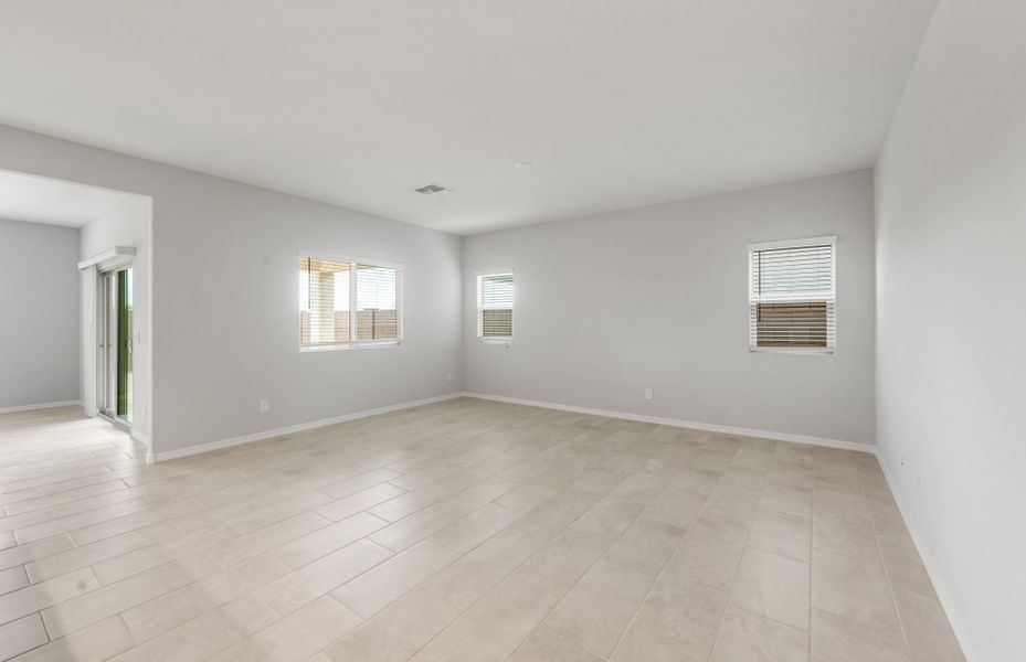 Spacious, unfurnished interior of a new home in El Cidro, Goodyear (Image 16).