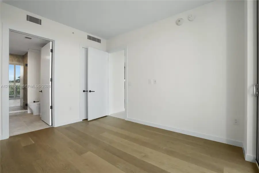 Spacious, unfurnished interior of a new home in , Miami (Image 24).