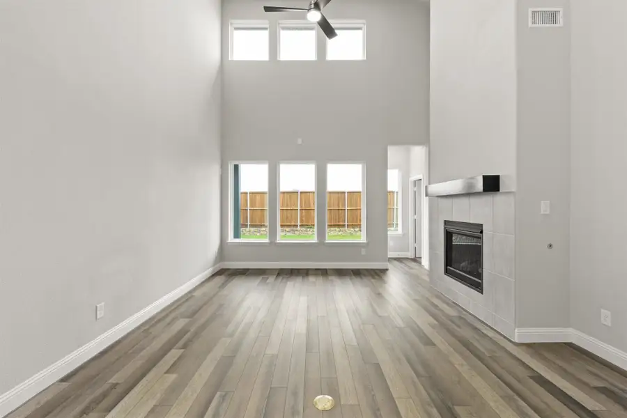 Representative unfurnished interior of a home built from the Fairmont by Pacesetter Homes in Sutton Fields, Celina (Image 14).