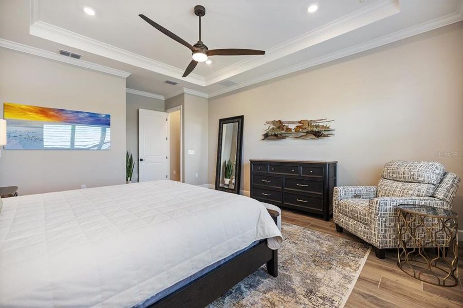 Furnished interior view inside a new home in , Englewood (Image 13).