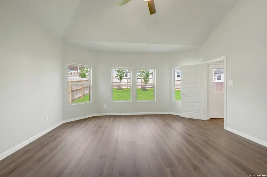 Spacious, unfurnished interior of a new home in Mesquite Ridge, San Antonio (Image 26).