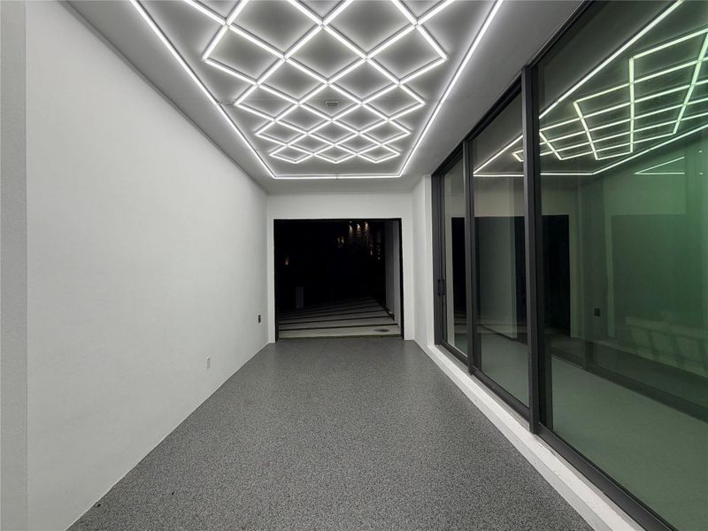 Spacious, unfurnished interior of a new home in , Fort Lauderdale (Image 22).