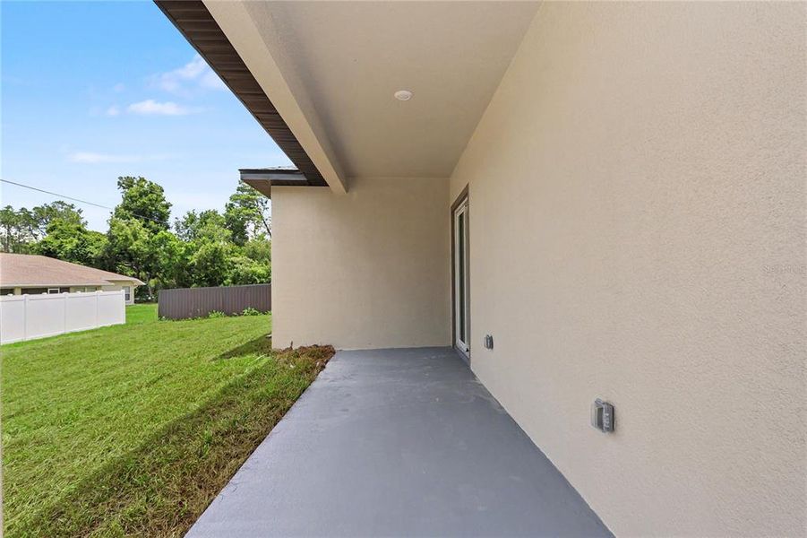 Exterior details and patio area of a home in , Ocala (Image 3).
