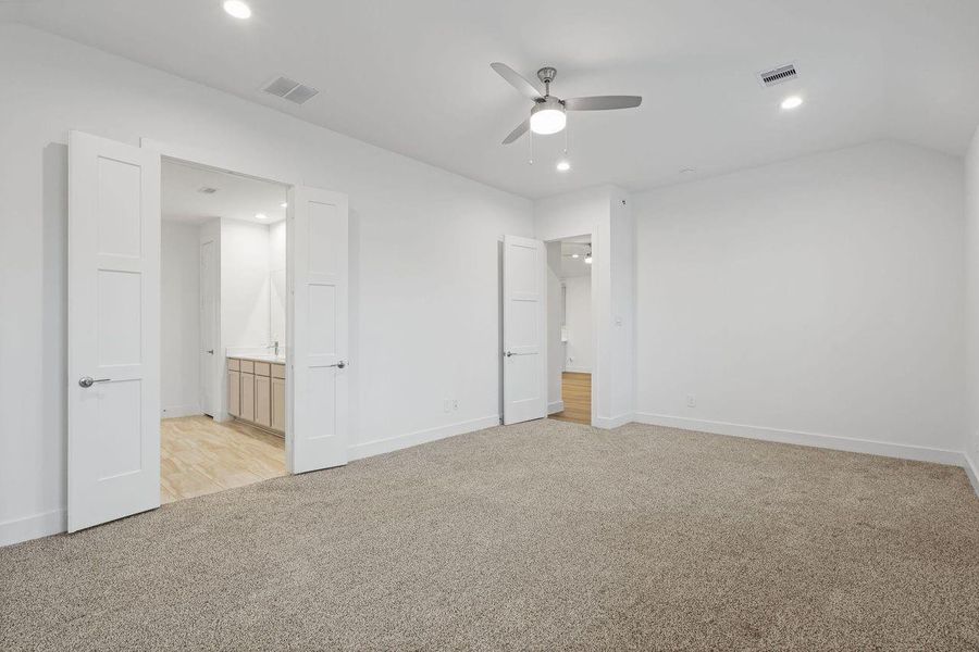 Spacious, unfurnished interior of a new home in Hills of Westlake, Conroe (Image 14).