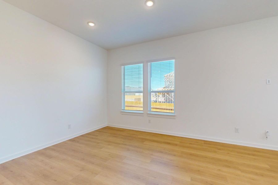 Spacious, unfurnished interior of a new home in Heritage, Dripping Springs (Image 15).