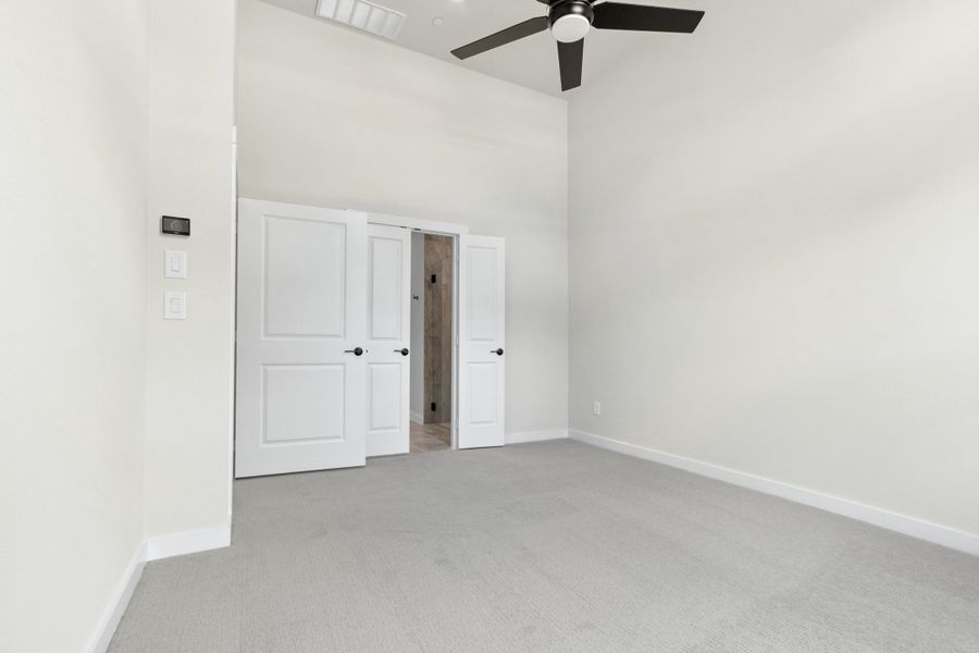 Spacious, unfurnished interior of a new home in Cottonwood Creek, Rowlett (Image 26).