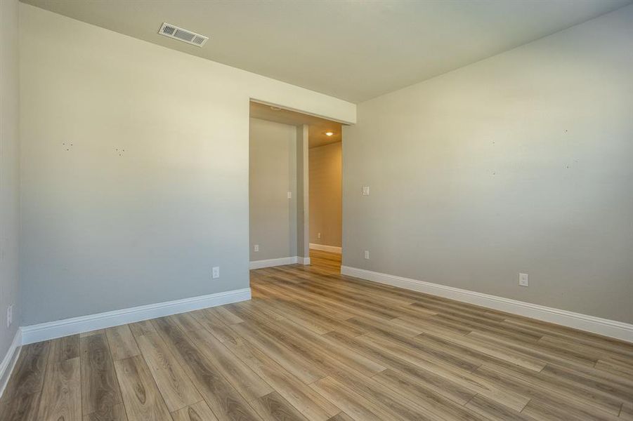 Spacious, unfurnished interior of a new home in , Corinth (Image 26).