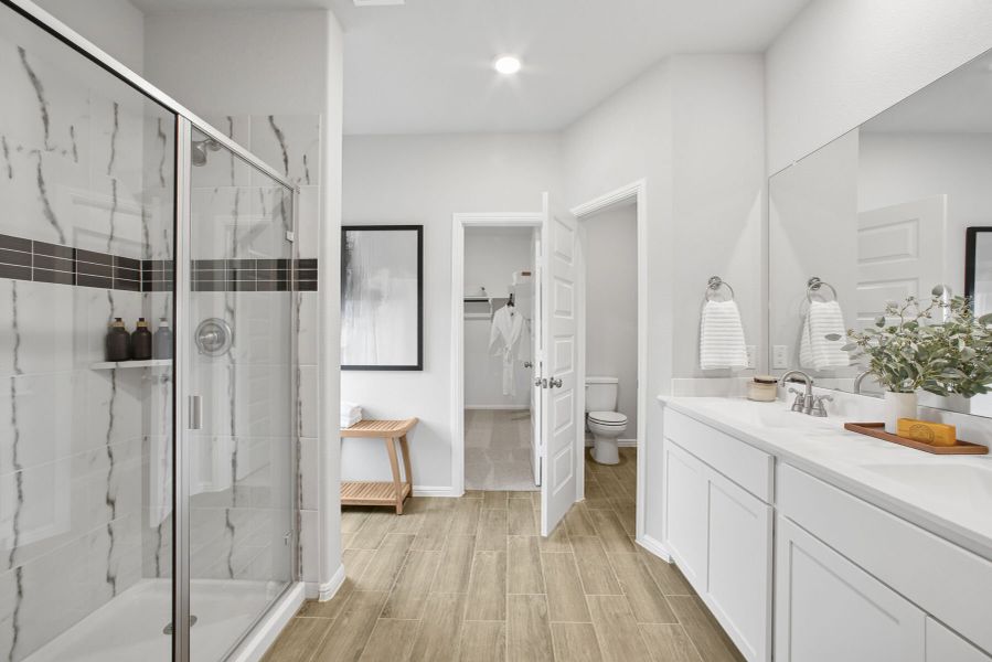 Owner's Bathroom Owner's Bathroom