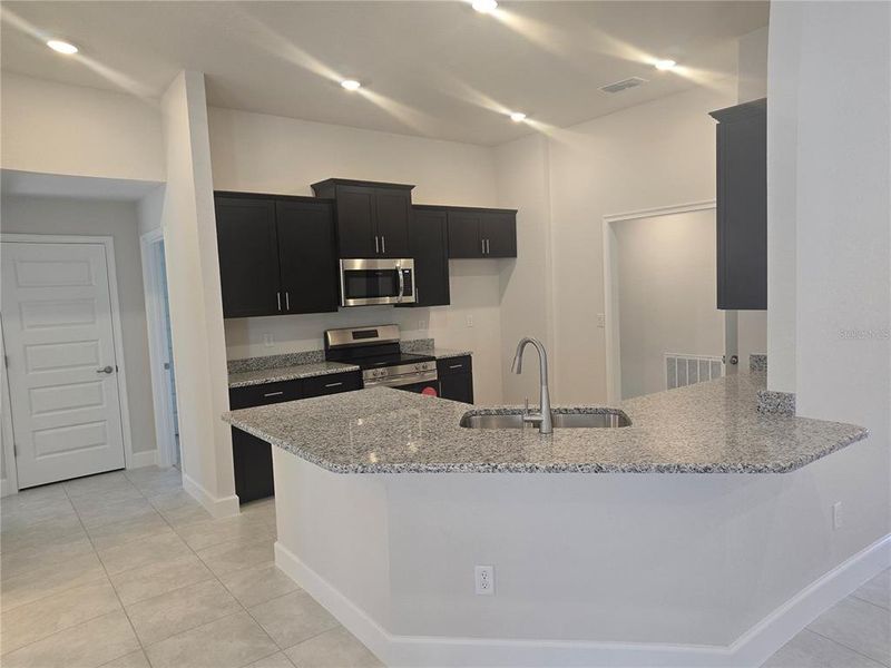 Furnished interior view inside a new home in Sugarmill Woods, Homosassa (Image 5).