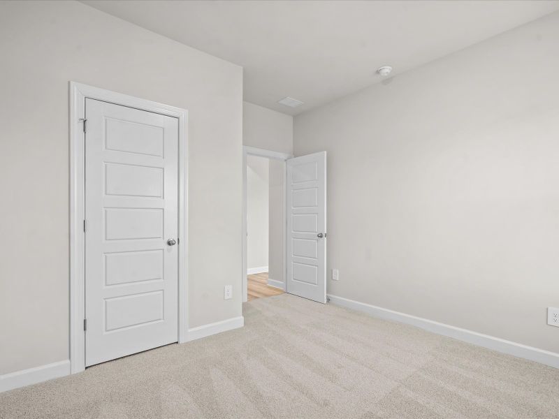 Spacious, unfurnished interior of a new home in Chatham Forest, Duncan (Image 17).