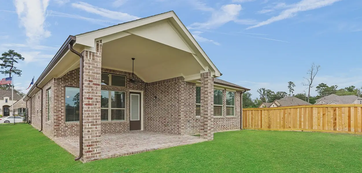 Representative exterior details of a home built from the Oakley by Chesmar Homes in Brookewater 45's, Rosenberg (Image 4).