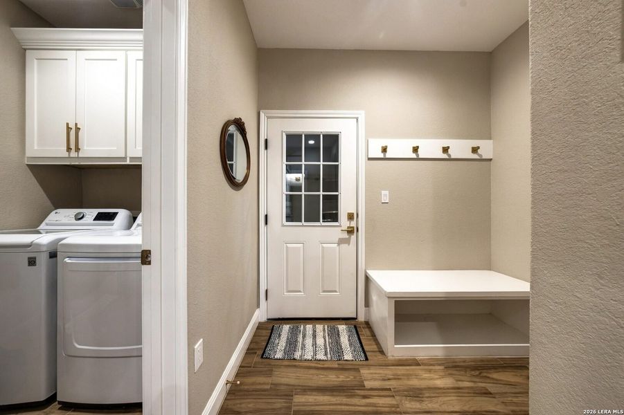 Furnished interior view inside a new home in , La Vernia (Image 38).