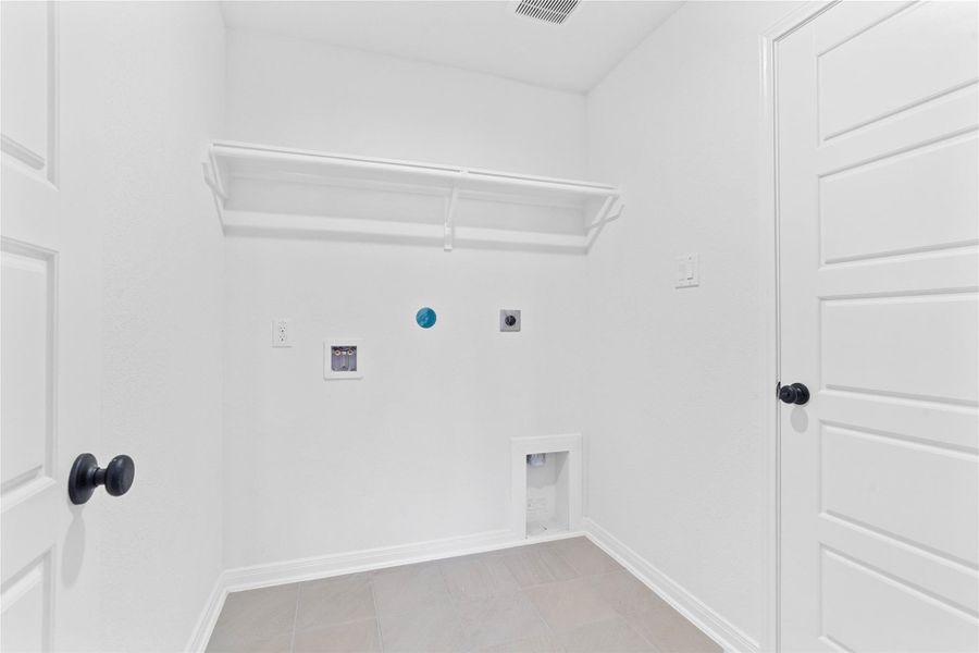 Spacious, unfurnished interior of a new home in Olympia Falls, Fresno (Image 21). Spacious, unfurnished interior of a new home in Olympia Falls, Fresno (Image 21).