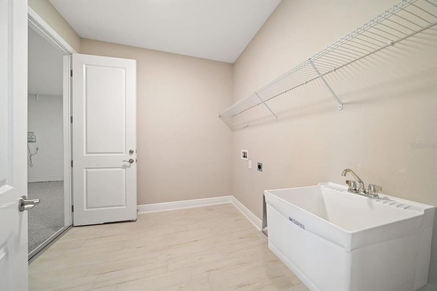 Spacious, unfurnished interior of a new home in Chapel Crossings, Wesley Chapel (Image 16). Spacious, unfurnished interior of a new home in Chapel Crossings, Wesley Chapel (Image 16).