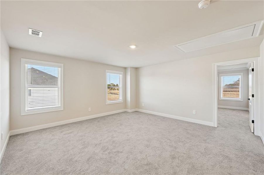 Spacious, unfurnished interior of a new home in River Pointe, Monroe (Image 37).