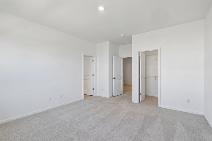 Spacious, unfurnished interior of a new home in Terraces at the Exchange, Fort Mill (Image 23).