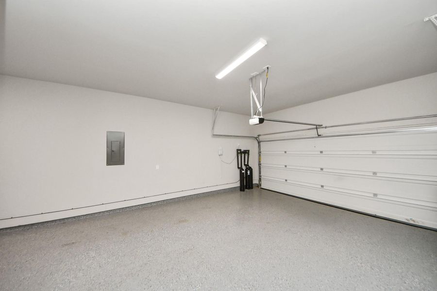 Spacious, unfurnished interior of a new home in Sienna 70', Missouri City (Image 20). Spacious, unfurnished interior of a new home in Sienna 70', Missouri City (Image 20).