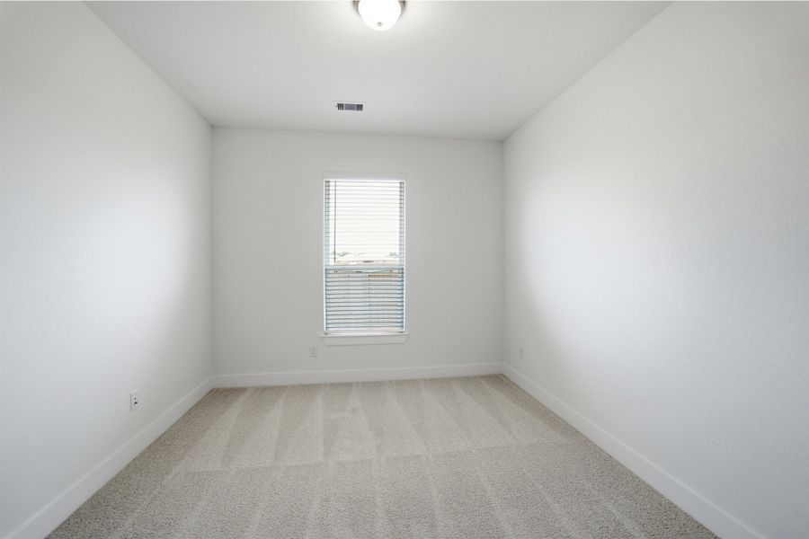 Spacious, unfurnished interior of a new home in River Ranch Meadows, Dayton (Image 24).