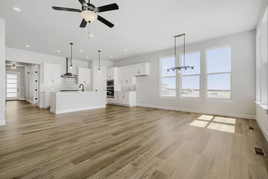 8688 Long Beach - Living Area