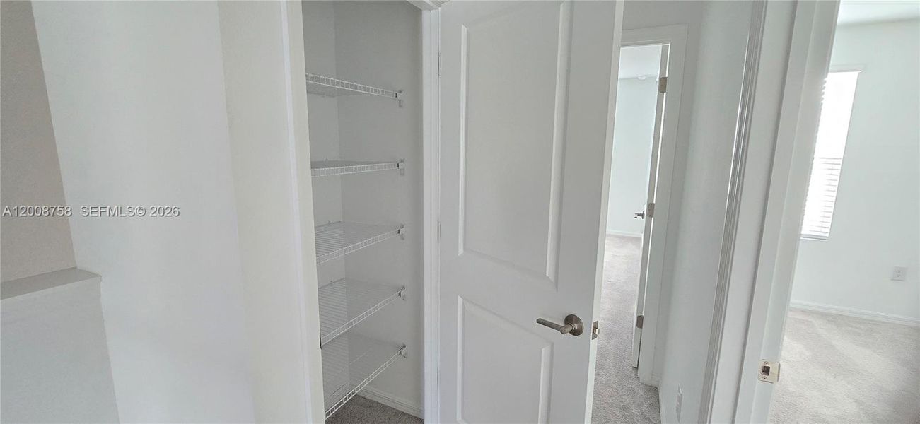 Spacious, unfurnished interior of a new home in , Davenport (Image 12).
