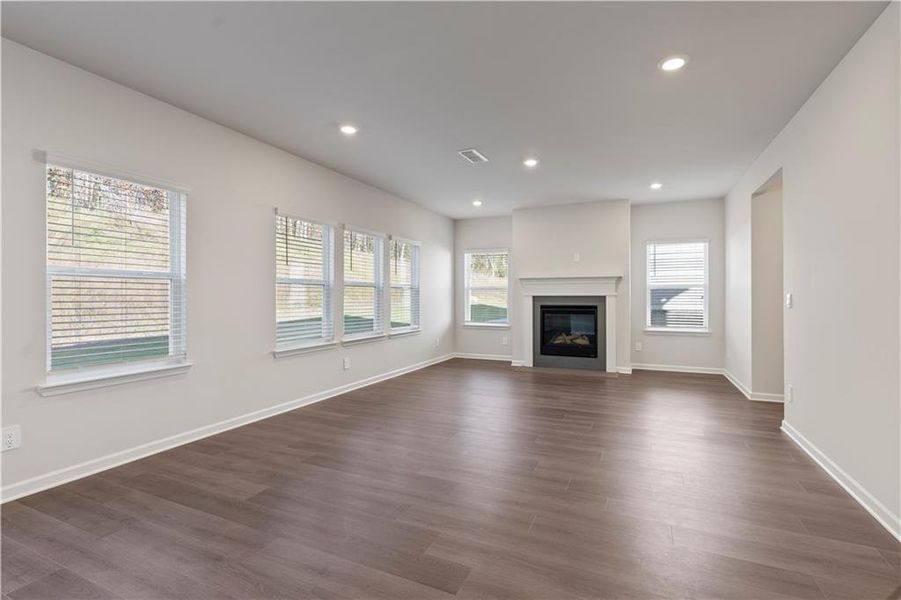 Spacious, unfurnished interior of a new home in Hamilton Crossing, Buford (Image 10).