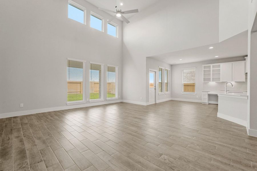 Spacious, unfurnished interior of a new home in Briarwood Crossing, Rosenberg (Image 16).